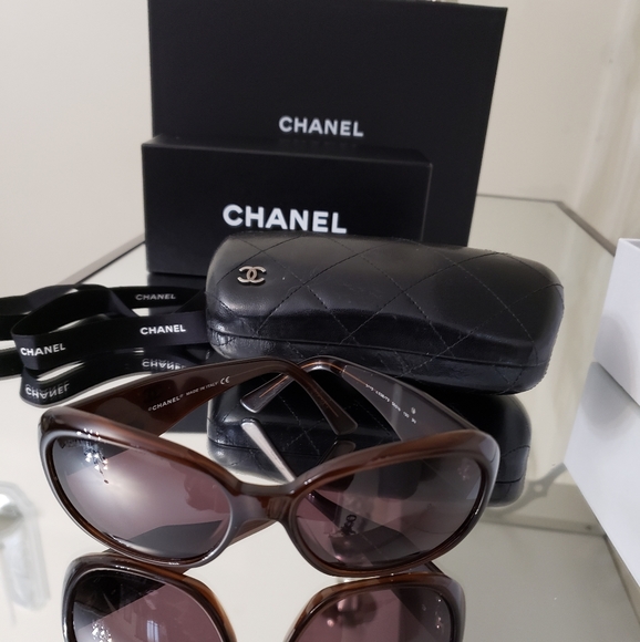 FINAL SALE🥳🎉 Small Face Chanel Sunglasses - Picture 2 of 9